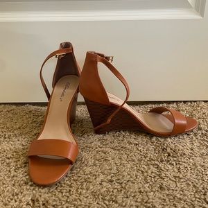 Brown heels size 10 - NEVER WORN!